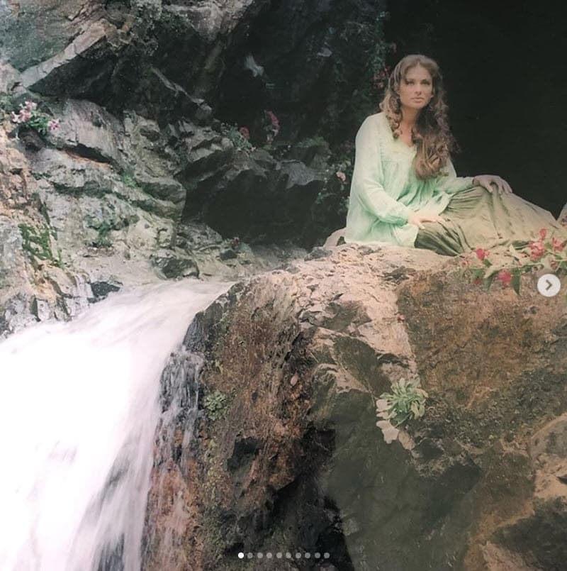 El mes pasado explicó las razones por las que no quería protagonizarla: "Debo confesar que yo no la quería hacer, y les voy a decir por qué, porque venía de hacer una telenovela de un año y medio donde usaba peluca, fue de época, muy pesada, ‘La antorcha encendida’", dijo durante un 'live' para TLNovelas.