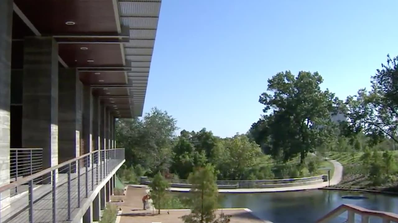 <a href="https://www.univision.com/local/houston-kxln/programese-este-4-de-julio-con-freedom-over-texas-en-buffalo-bayou">Buffalo Bayou</a>, un río que atraviesa la Ciudad Espacial con pintorescos parques para tomar la imagen perfecta para la red social.
