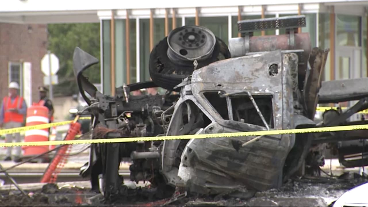 Choque de tren de Metra deja una persona muerta y cuatro heridos