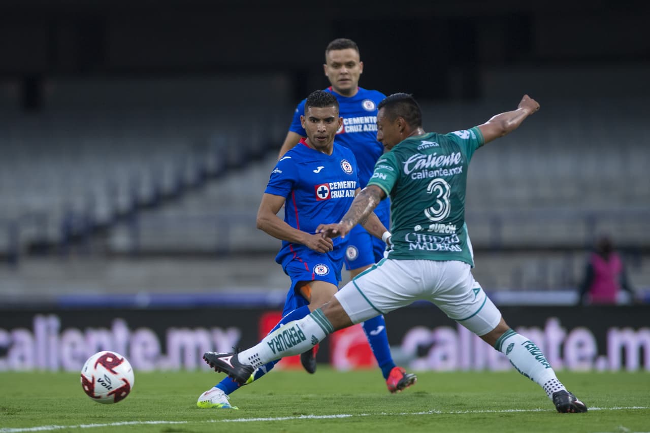 Al medio tiempo, los locales ganaban el partido por la mínima.