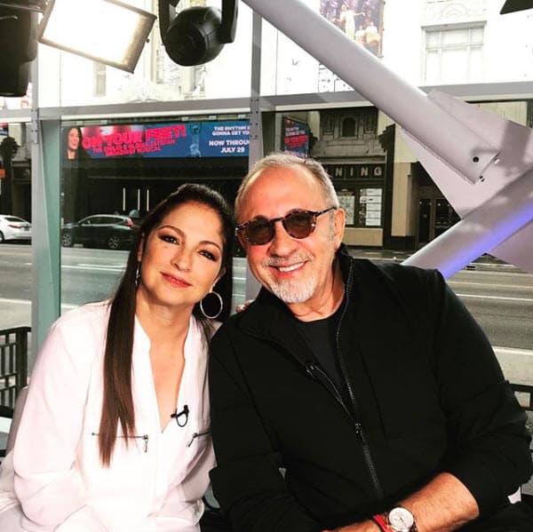 Por su parte, Emilio compartió lo siguiente: "Bebé... Lo mejor de mi vida pasó hace 40 años cuando te conocí y mi vida cambió para siempre. He sido bendecido de poder compartir con la mujer de mi vida estas 4 décadas. Aunque reconozco que los primeros 39 fueron muy difíciles y de adaptación, este año ya entrando en los 40 estamos más adaptados ja ja ja. Feliz aniversario. Amo a mi familia".