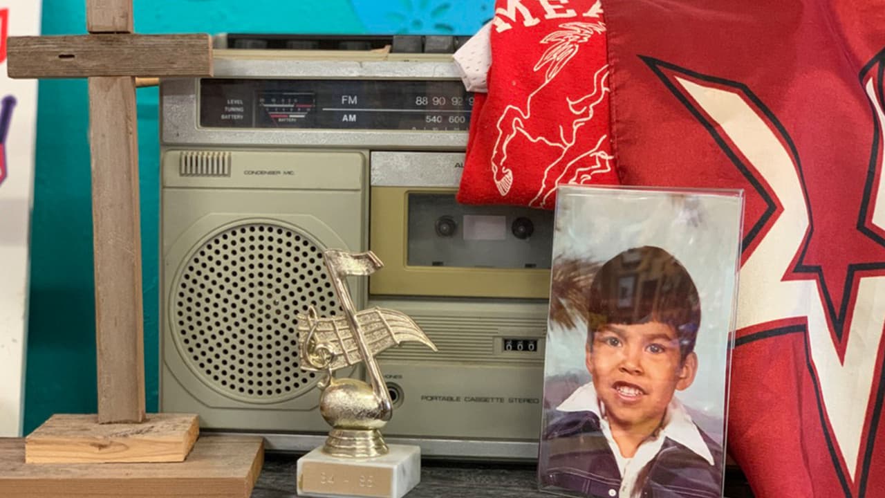 También se colocan objetos que pertenecieron a los difuntos cuando estaban con vida.