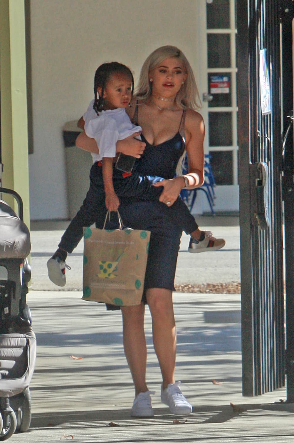 El nene es el hijo de su novio, Tyga, junto a Blac Chyna, la prometida de su medio hermano Rob Kardashian. Toda una telenovela, como sabrás.