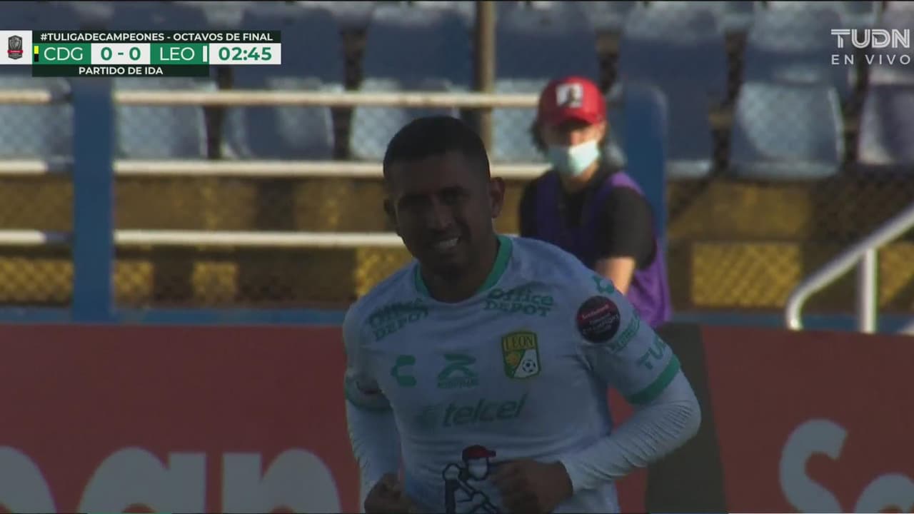 ¡La deja escapar! Elías Hernández tenía para fusilar y tira desviado