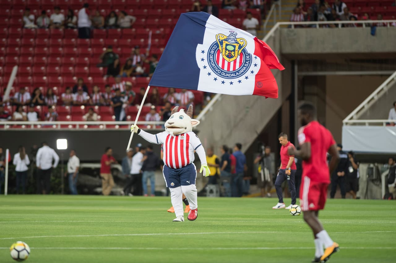 Al final, Chivas de Guadalajara se llevó la bandera ganadora en el partido de ida de la semifinal.