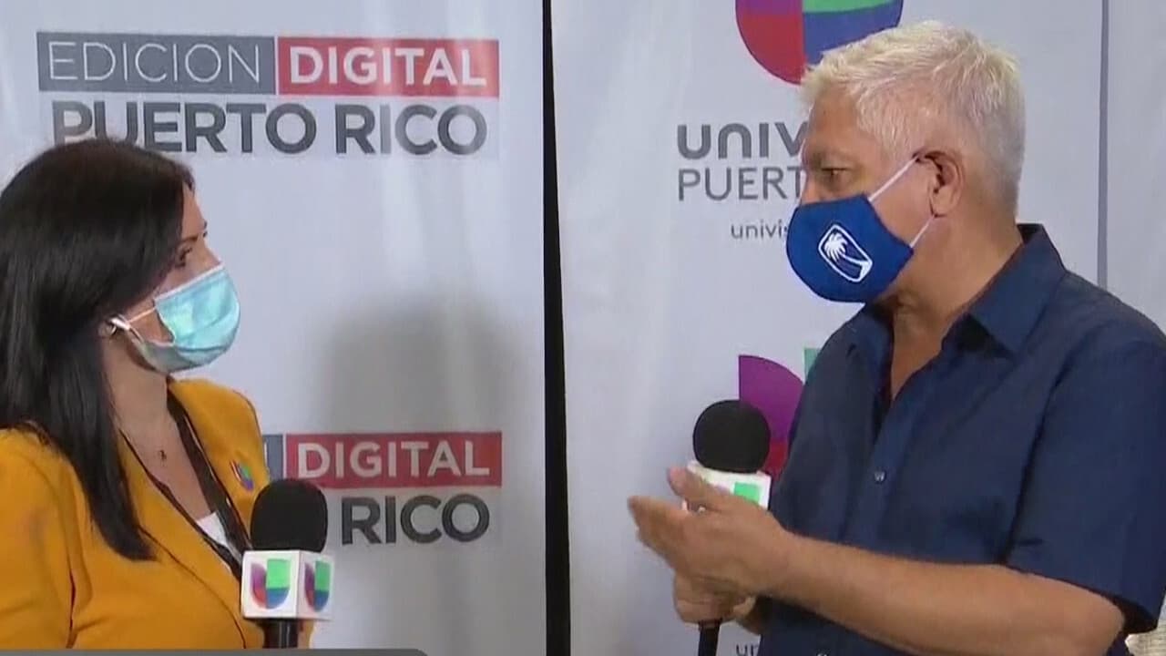 Edwin Mundo (a la derecha) fue el primero en arrojar positivo luego del segundo día de las primarias. Mundo es el estratega de campaña de Pedro Pierluisi y también participó en las actividades.