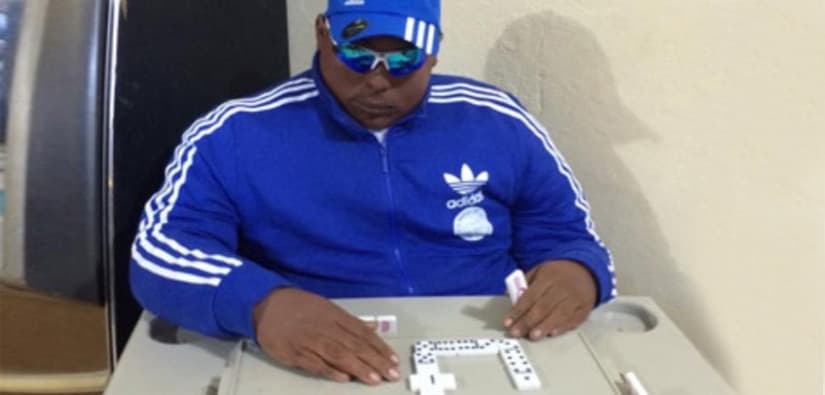 Otro velatorio curioso fue el de Jomar Aguayo Collazo, una de las víctimas de una masacre ocurrida en un negocio de Hato Rey. Este ha sido velado en el Bar Carmín nada más y nada menos que jugando dominó en el bar de su madre.