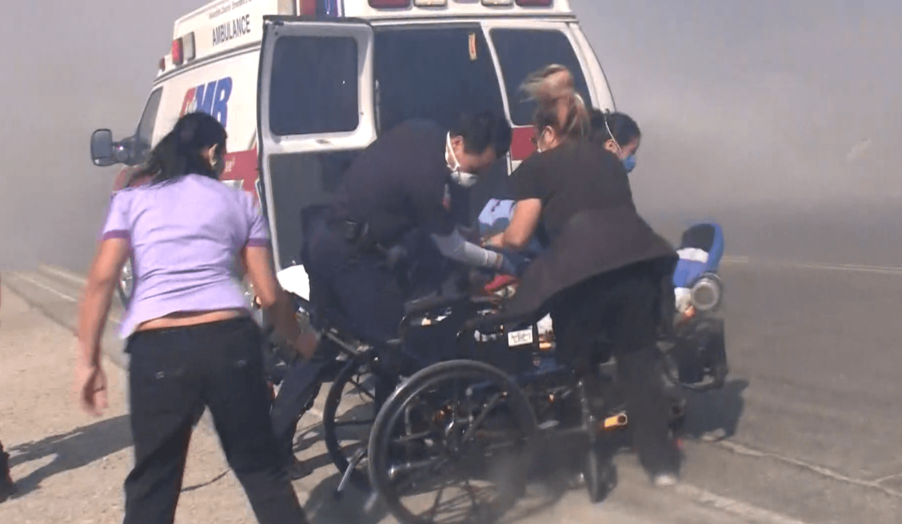 Las condiciones de los vientos agravaron la situación tras las primeras llamas del incendio Hill.