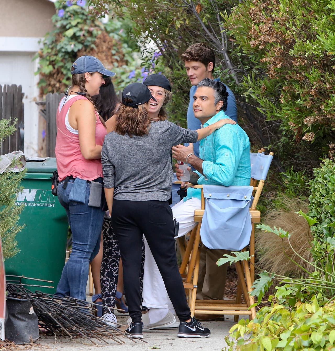 Bromeando en un descanso de las grabaciones. ¡Qué ojos, Camil!