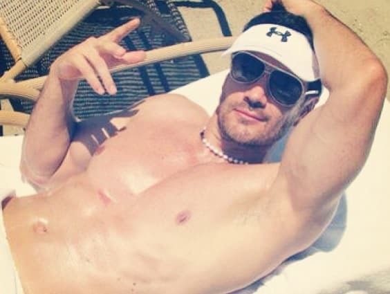 Lo mejor de todo es que además de guapo, es súper agradable y sencillo.