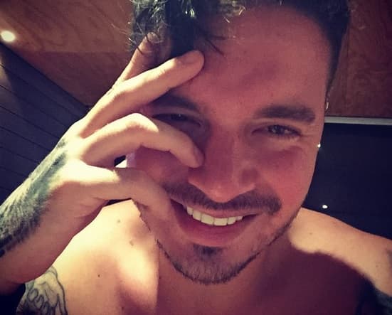 Si lo tuyo son los galanes colombianos, entonces desearás ver en el backstage a J Balvin.