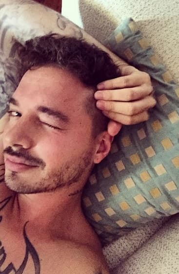 El cantante llega bien nominado a Premios Juventud.