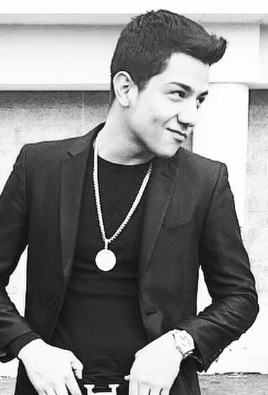 A sus 19 años, el intérprete de música regional mexicana tiene un club de fans súper fiel.