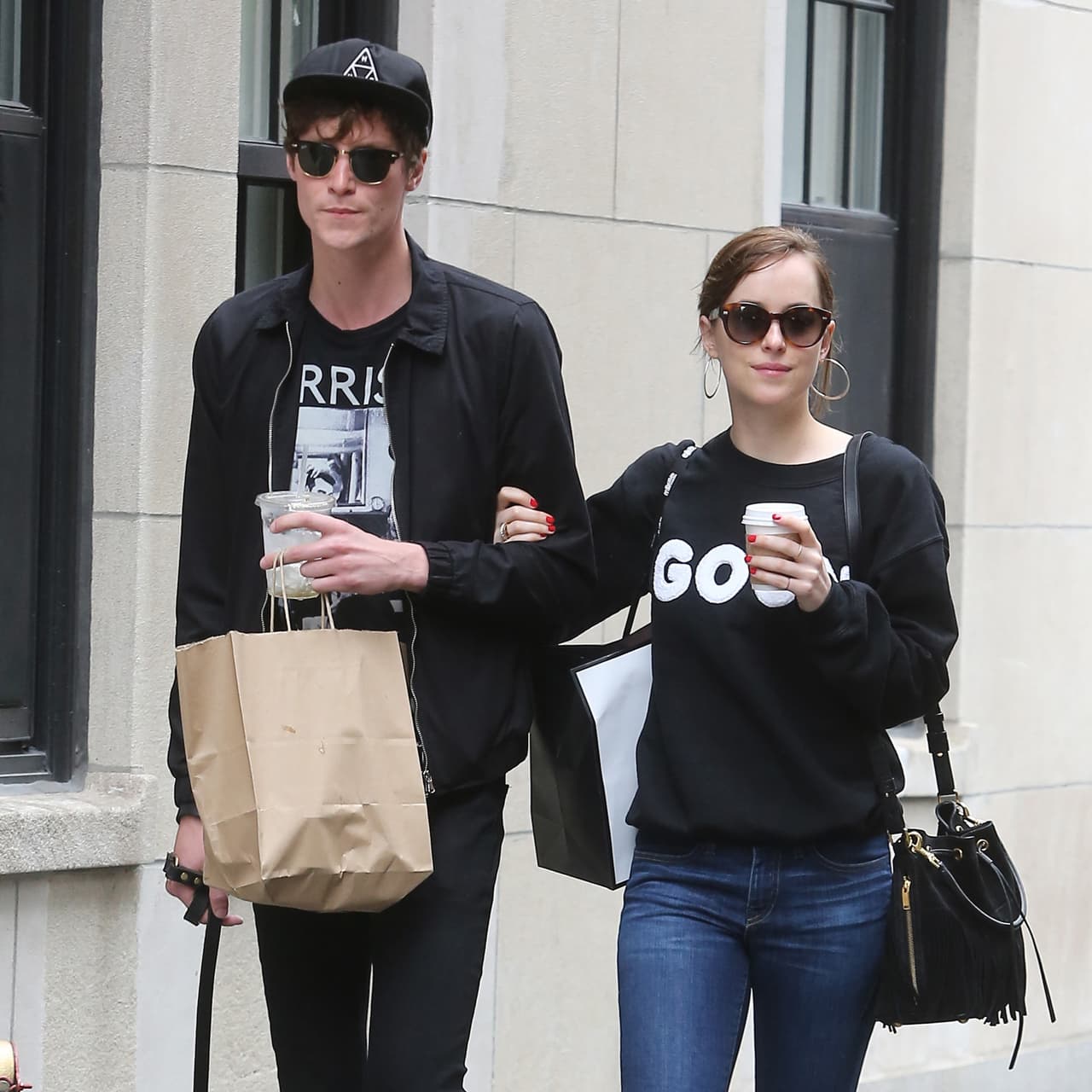 Dakota Johnson y Zeppelin en NYC