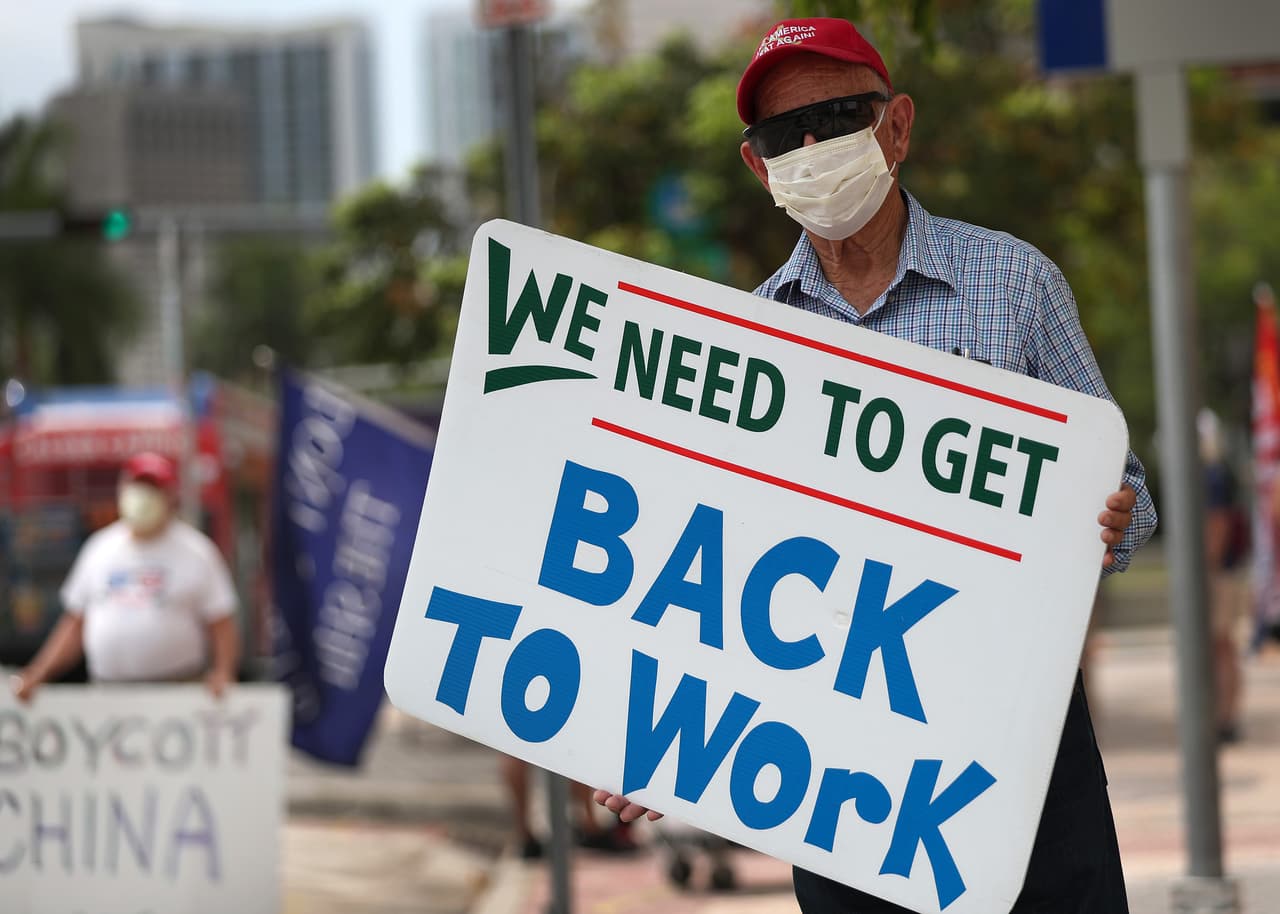 El jueves el Departamento del trabajo de EEUU reportó que más de 505,000 aplicaciones de desempleo fueron sometidas en Florida la semana pasada.
<br>