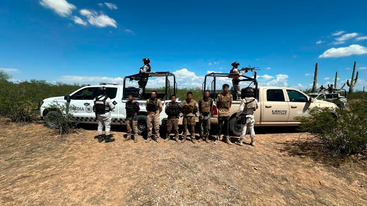 Detienen a siete presuntos niños sicarios durante operativos en Sonora; les encontraron armas y equipo táctico