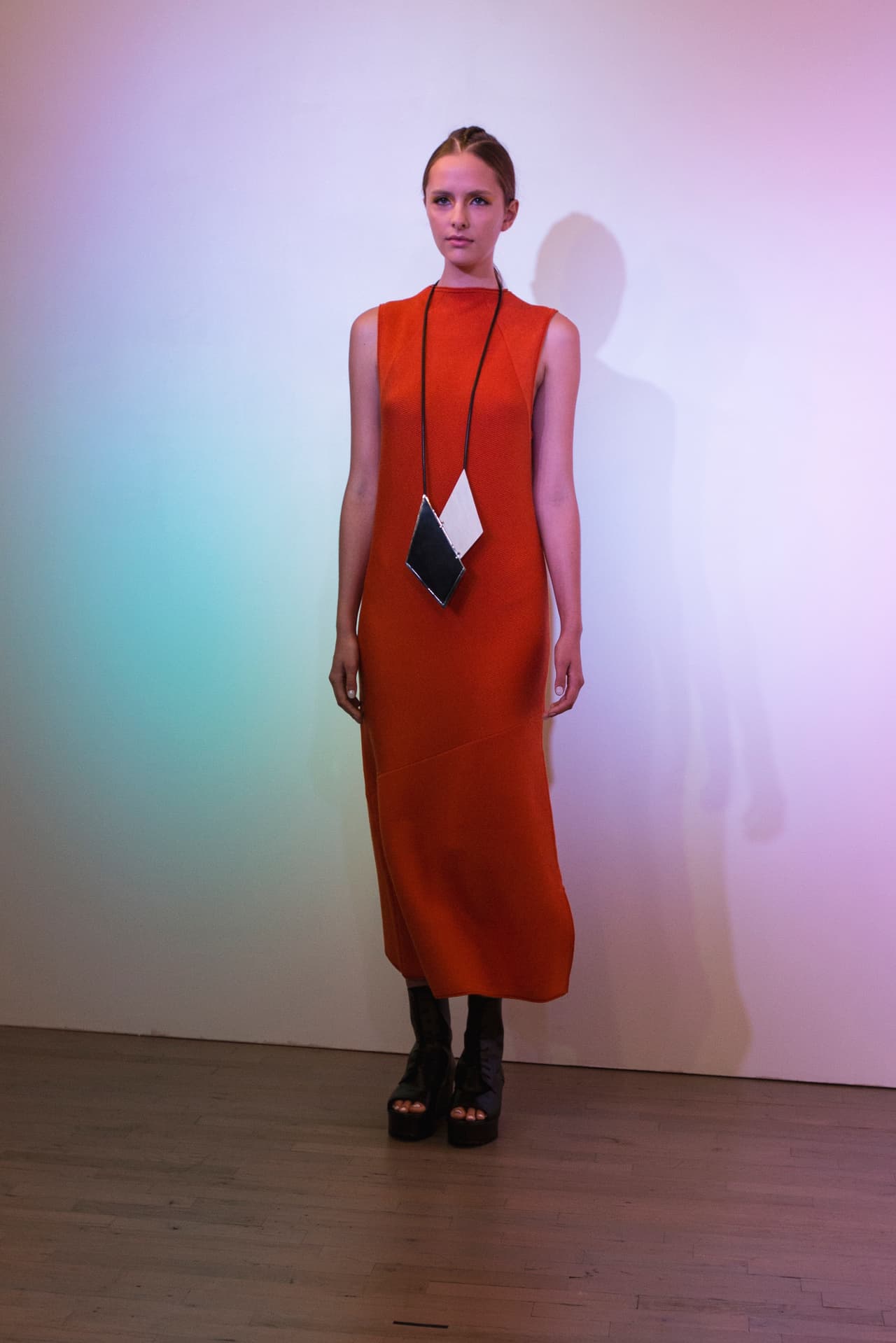 Sin embargo, en este NYFW se ha roto por el uso del color. Diseñador Víctor Alfaro. NYFW, Spring/Summer 2016 - 09/09/2015