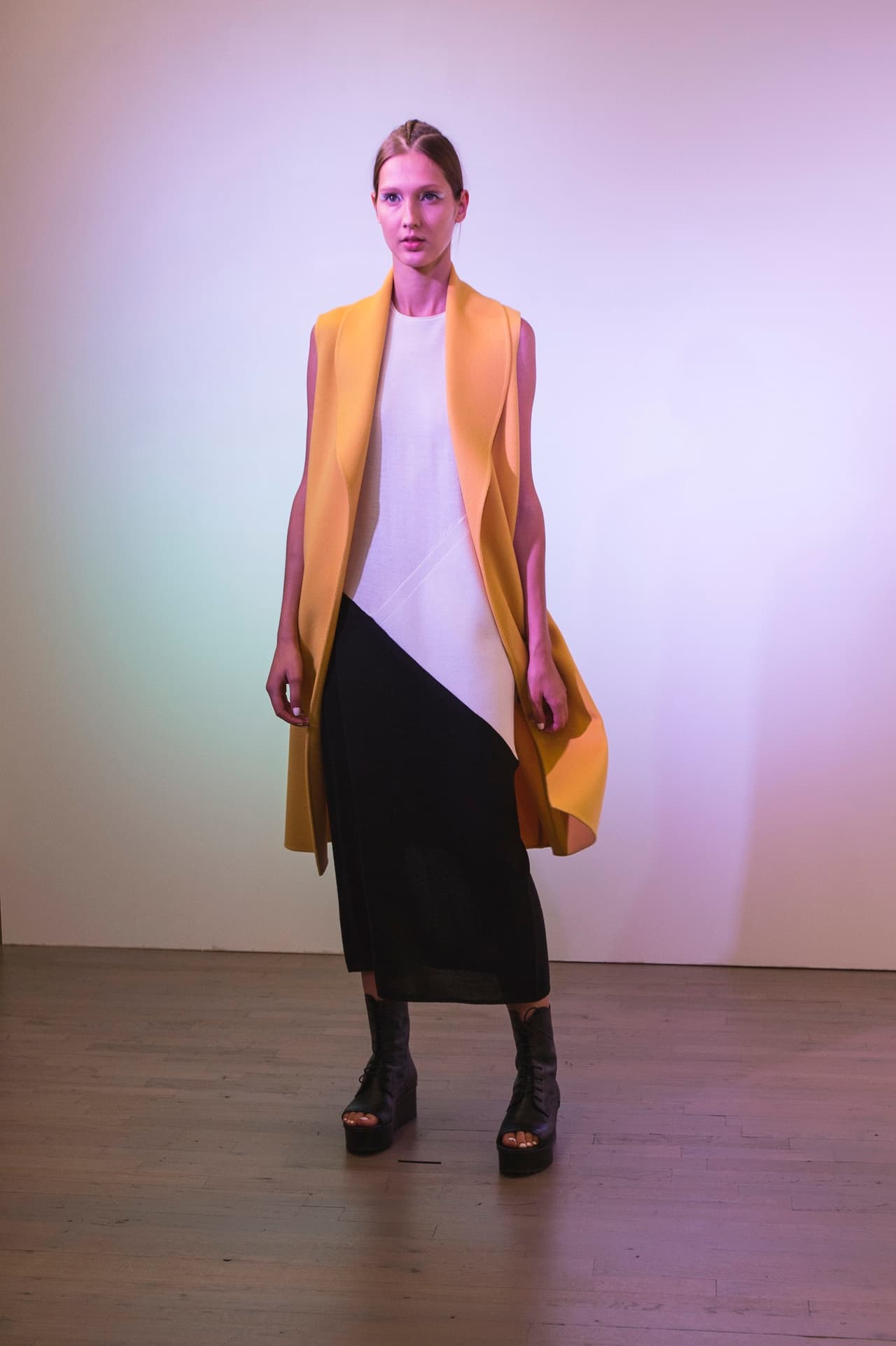 Pues con su asociación con la empresa Gilmar su paso por la escena de la moda europea ha cobrado auge. Diseñador Víctor Alfaro. NYFW, Spring/Summer 2016 - 09/09/2015