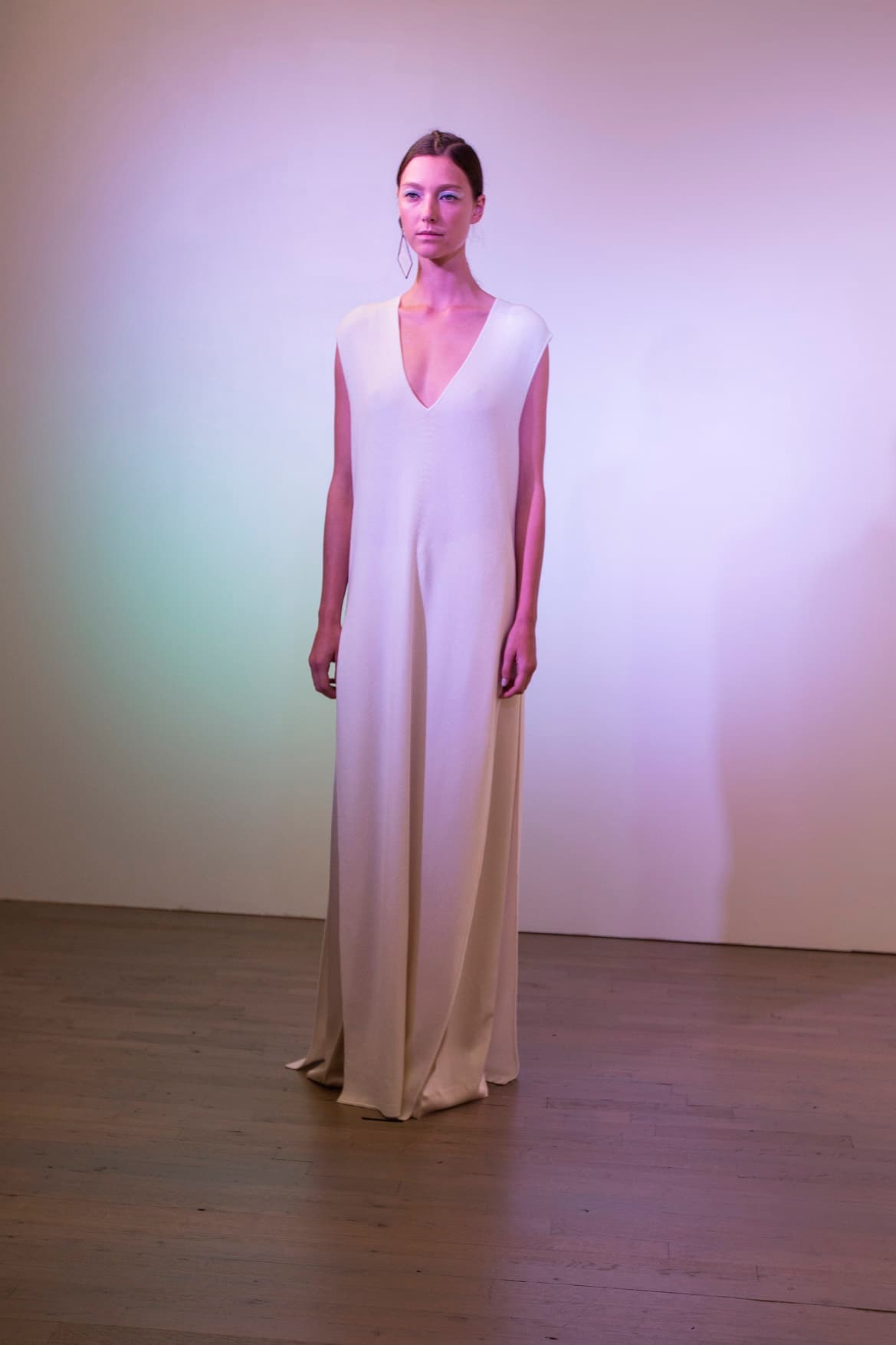 Víctor Alfaro tiene un sentido de la moda muy minimalista. Se ha vuelto su sello de distinción. Diseñador Víctor Alfaro. NYFW, Spring/Summer 2016 - 09/09/2015