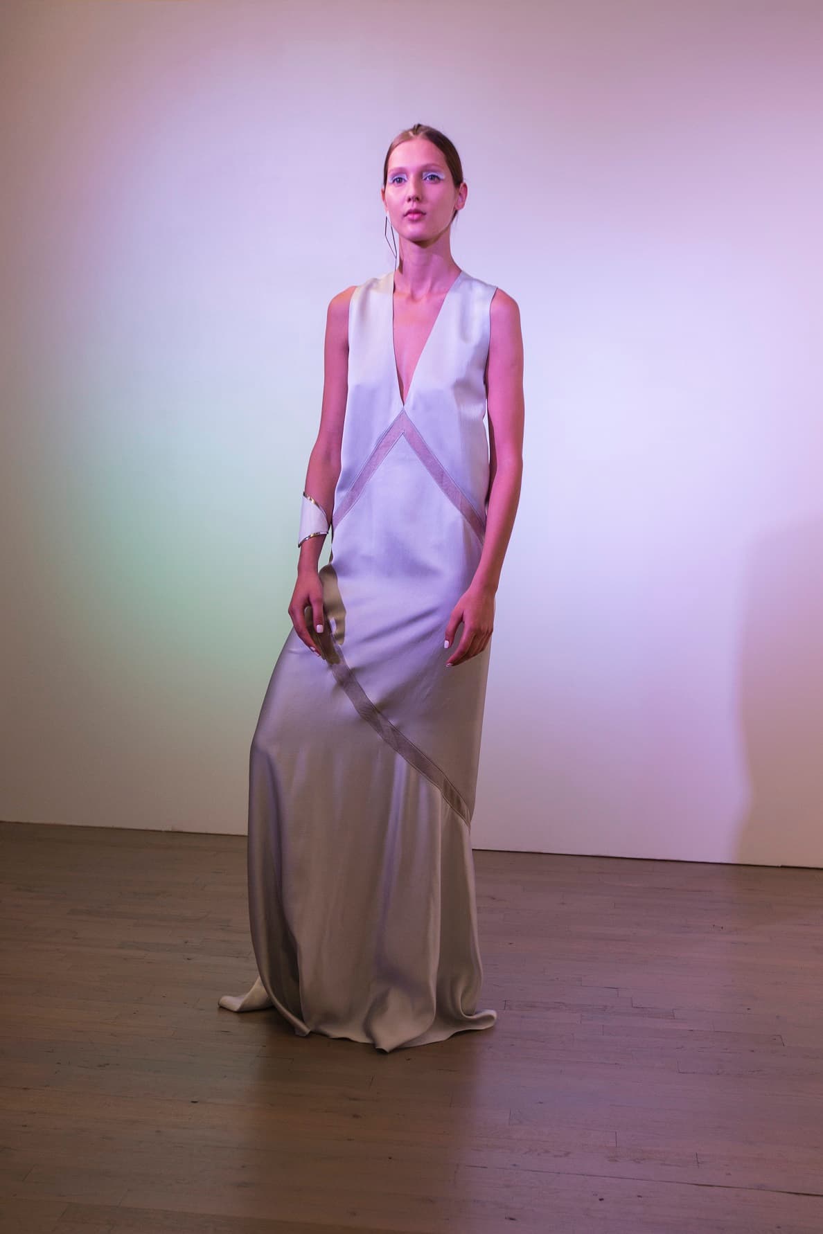 Tanto el estilo moderno como el sentido del lujo lo han llevado a su reconocimiento mundial. Diseñador Víctor Alfaro. NYFW, Spring/Summer 2016 - 09/09/2015