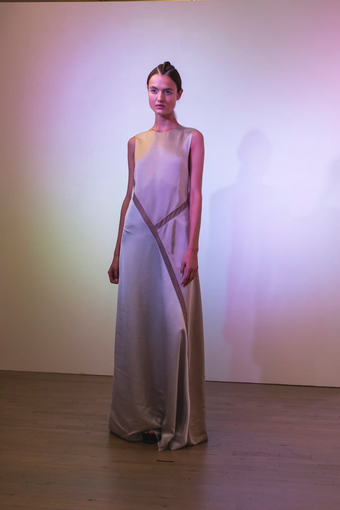 Pero ciertamente hace maravillas con todo tipo de material. Diseñador Víctor Alfaro. NYFW, Spring/Summer 2016 - 09/09/2015
