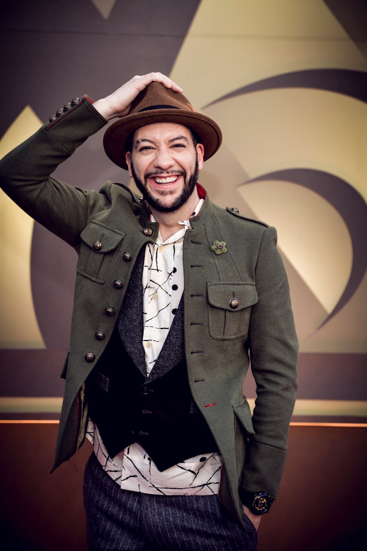 Faisy, conductor de Me caigo de risa, tampoco convenció con su atuendo.