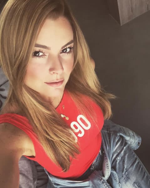 Duerme las horas necesarias para poder descansar y levantarse muy fresca.