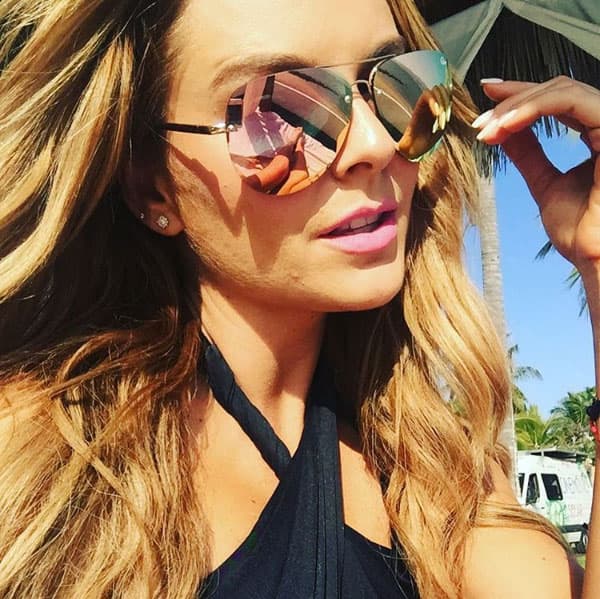 El bloqueador solar es indispensable para ella, lo usa a diario para evitar que su piel se maltrate con el sol.