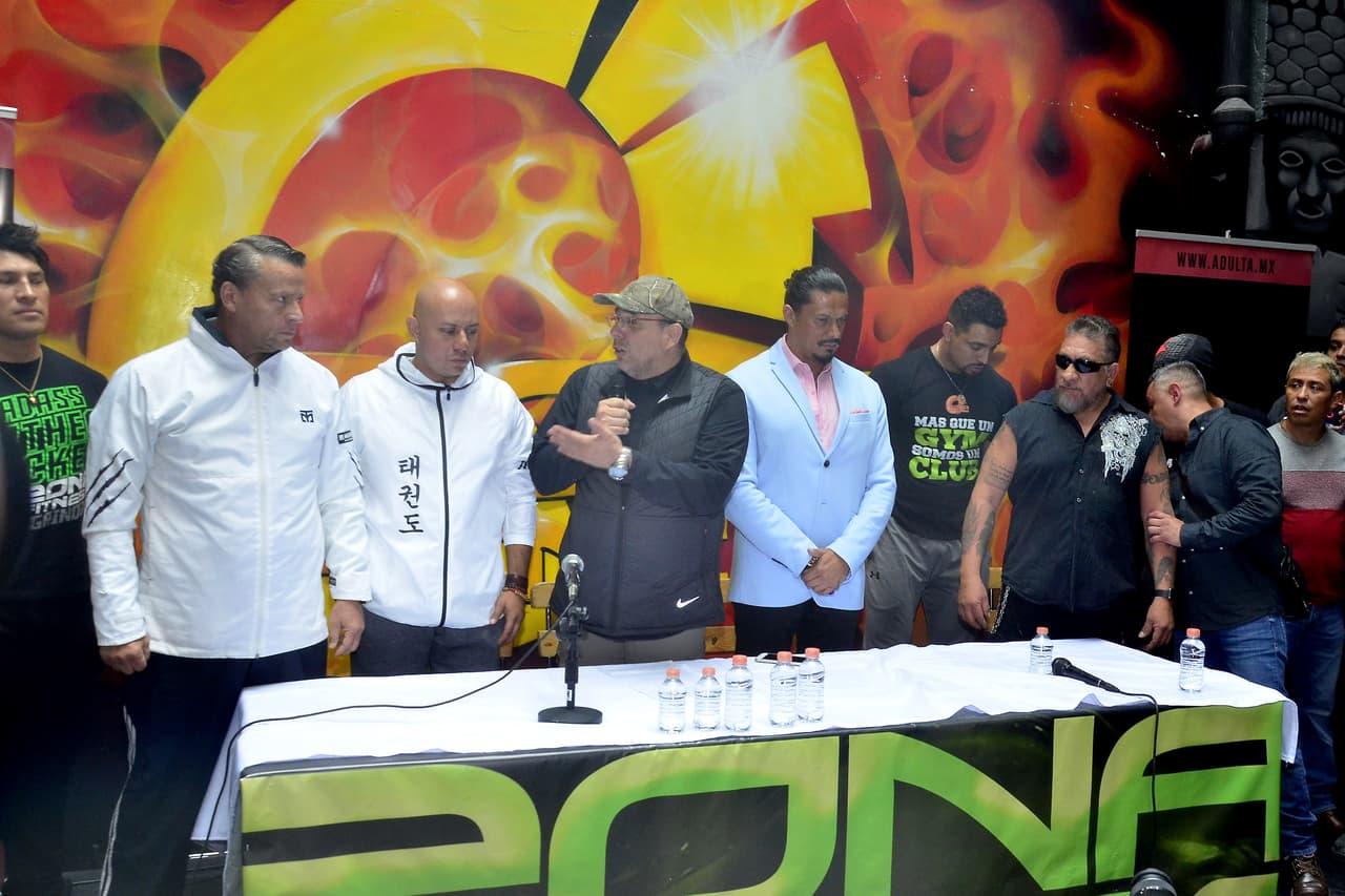 <b>Alfredo Adame</b> se volvió a cruzar en un show de televisión con
<b>Carlos Trejo</b> y como era de esperarse, se lanzaron improperios llenos de vulgaridad y falta de respeto.