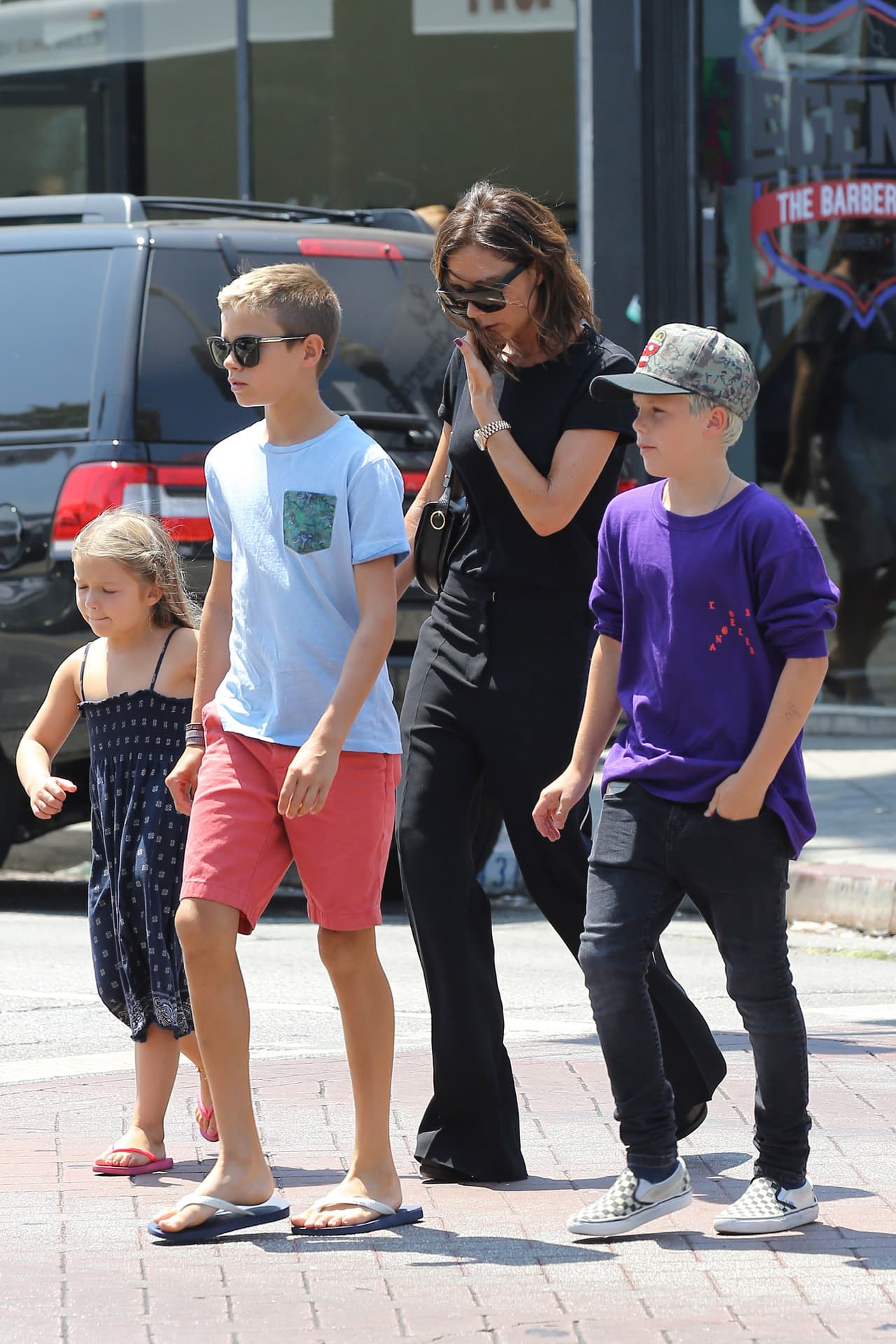 Llevó a comer a sus cuatro "retoños" a un restaurante fancy de Los Angeles.
