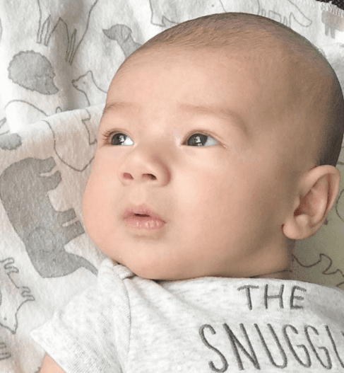 "Hola chicos les mando un besito. Yo aquí cumpliendo 7 semanas", escribió su mamá en su Instagram.