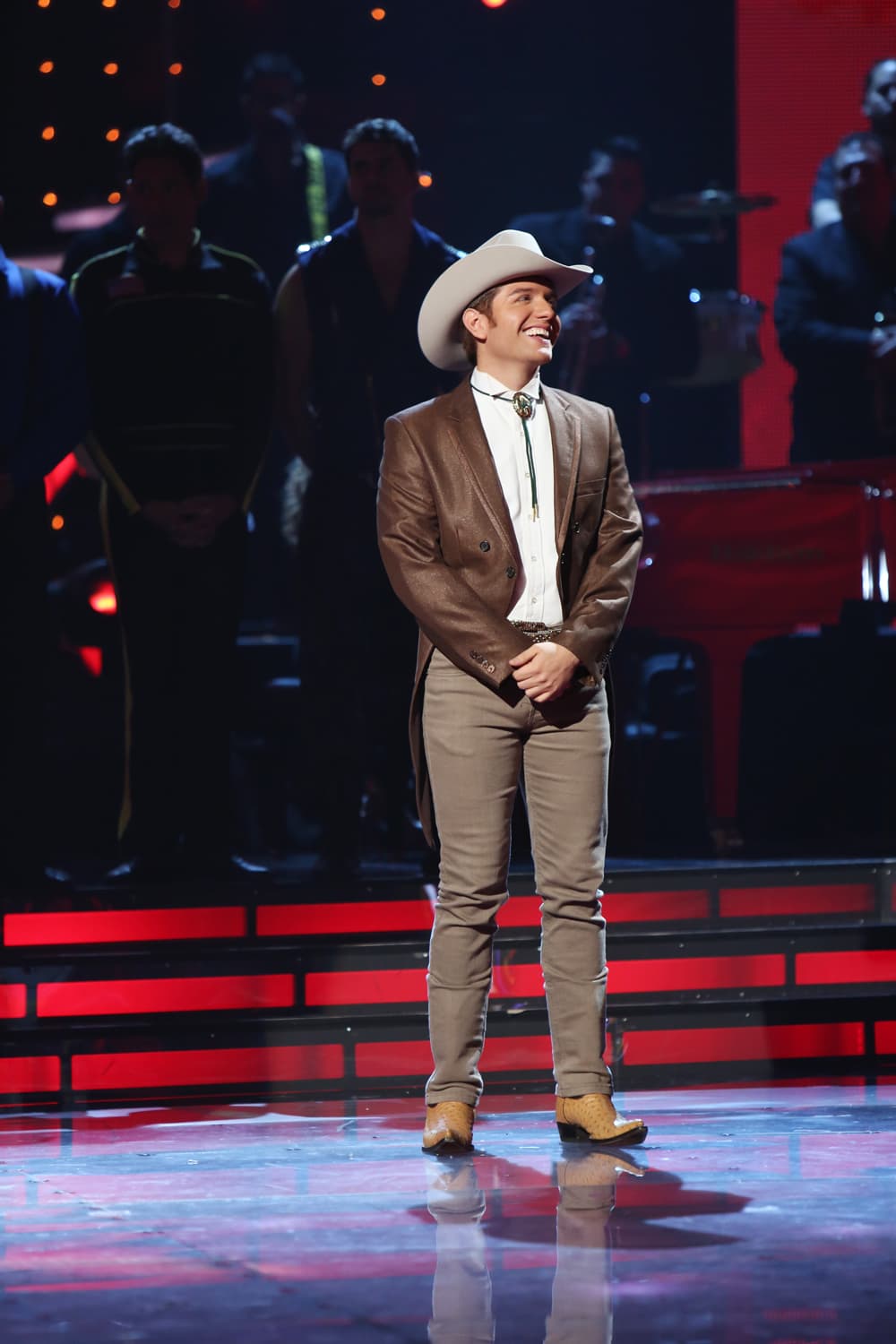 El cantante sufrió una lesión en la parte trasera de una pierna mientras ensayaba para su primer baile.