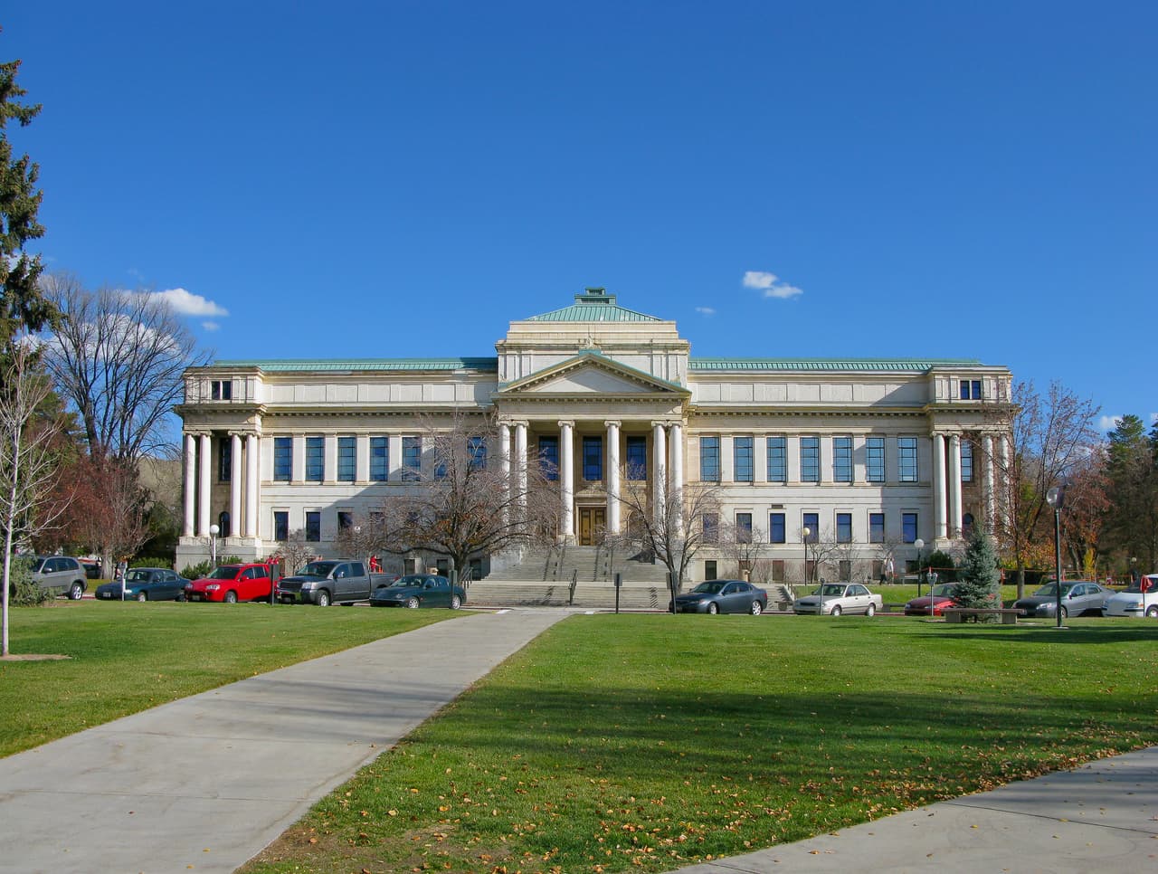 <b>University of Utah</b>
<br>
<br>Porcentaje de graduados en 2016 que participaron en clases ESL: 
<b>9%</b>
<br>
<br>Categoría y posición según U.S. News and World Report: 
<b>110</b> (empatada), Universidades nacionales