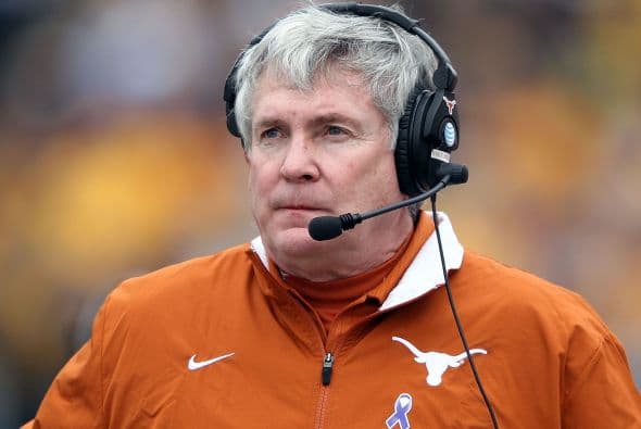 9. TEXAS - Salario medio anual en el estado: $42,220 - Salario anual del gobernador: $150 mil. Empleado del estado con el mejor pago: Mack Brown, entrenador principal en la Universidad de Texas en Austin ganó $2.5 millones en 2010 de acuerdo con el Texas Tribune.