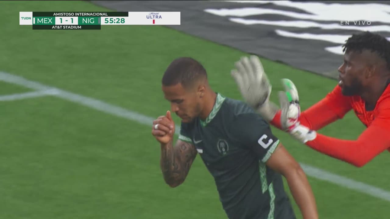 ¡No tiene suerte! Troost-Ekong hace autogol y el 2-1 de México