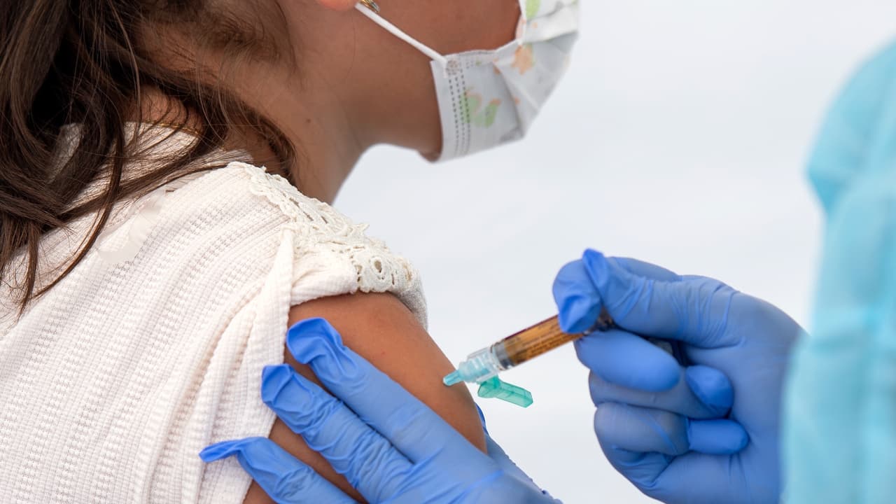 Adventist Health Bakersfield lleva a cabo una clínica de vacunación infantil gratuita