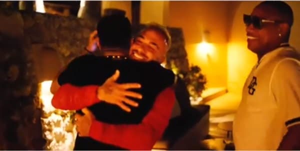 Muy emocionado el empresario italiano recibió a sus amigos Randy Malcon y Alexander Delgado en su 'casita' de Ibiza.