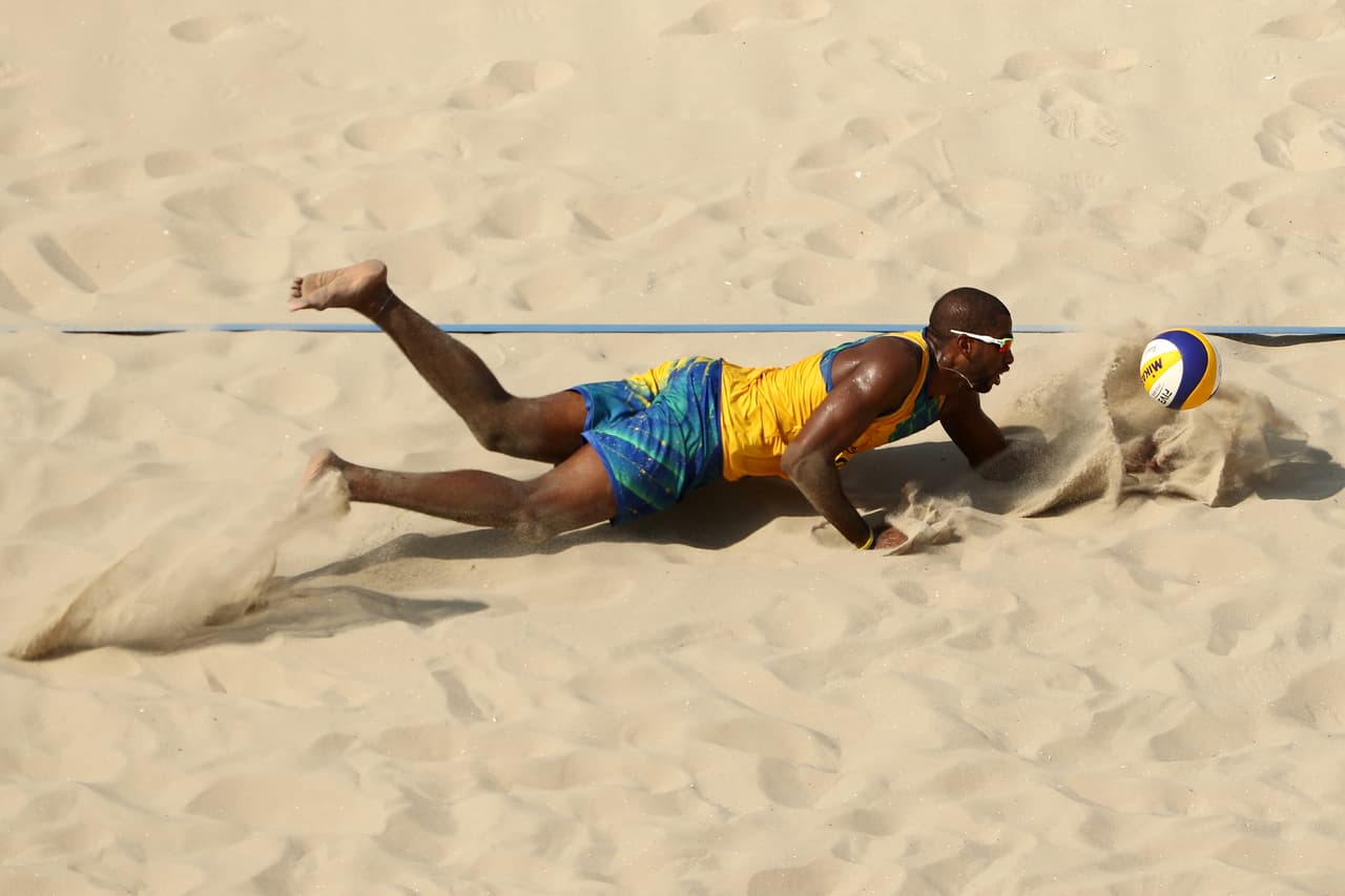 Brasil se complica la vida en el voleibol masculino de playa