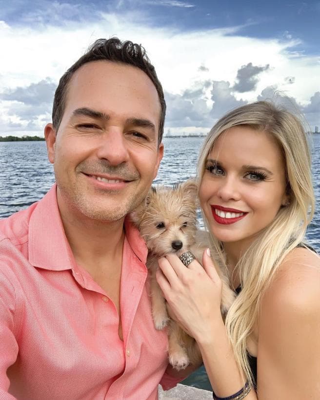 Carlos y Diana hacen linda pareja y aunque al momento es poco lo que conocemos de su romance, el conductor del show matutino se ve feliz y pleno.