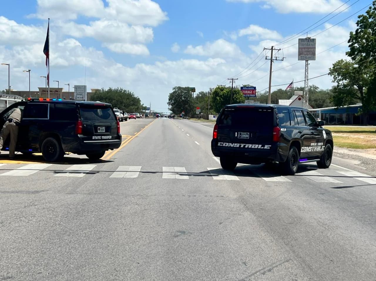 Reabren la carretera 90 tras amenaza de tiroteo a hoteles de Uvalde 