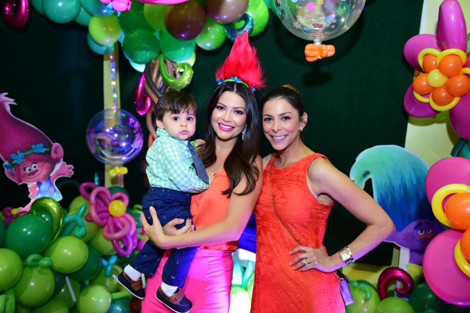 Lourdes Stephen y su hijo Michael Victor no podían faltar en el festejo.