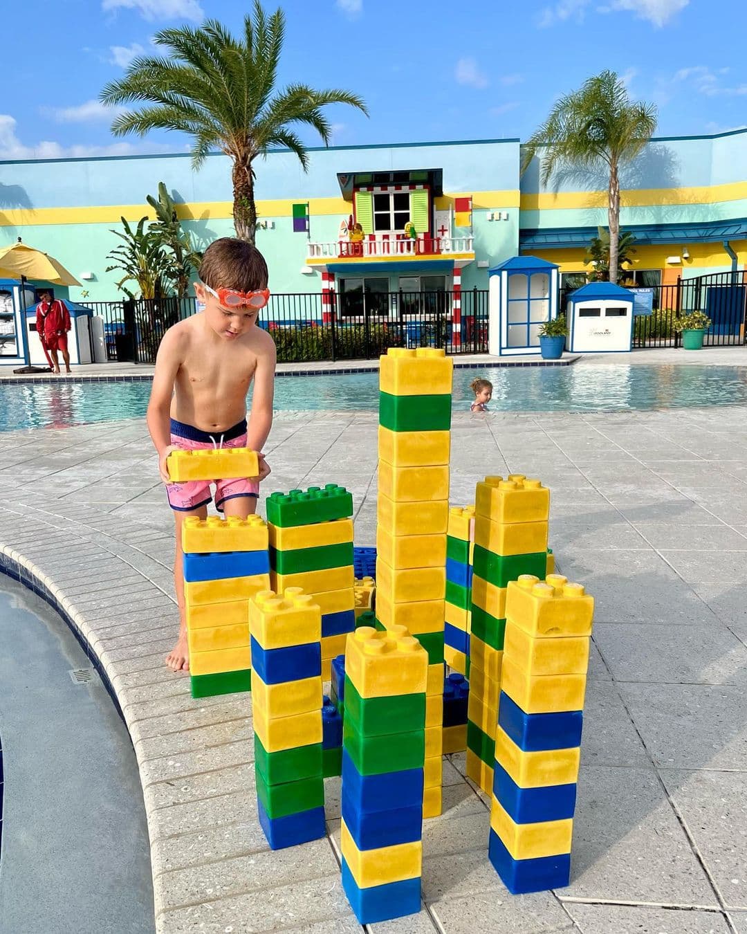 Tendrá una guía sensorial para cada atracción que brinda información sobre cómo la atracción o el paseo pueden verse afectados por cada uno de los cinco sentidos para que sea más fácil para las personas y las familias planificar actividades que se alineen con sus necesidades y adaptaciones.
<br>