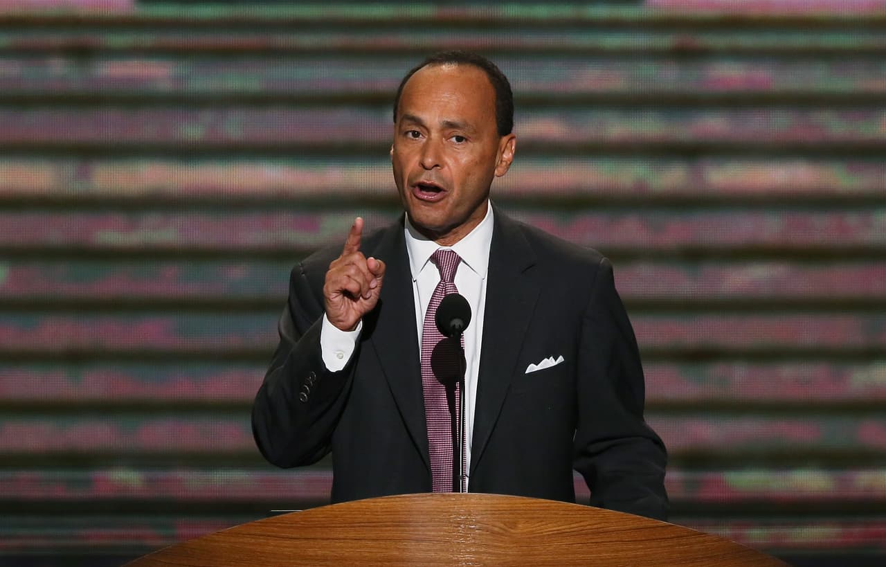 Luis Gutiérrez: Hillary stands with the Latino community, and I stand with her
