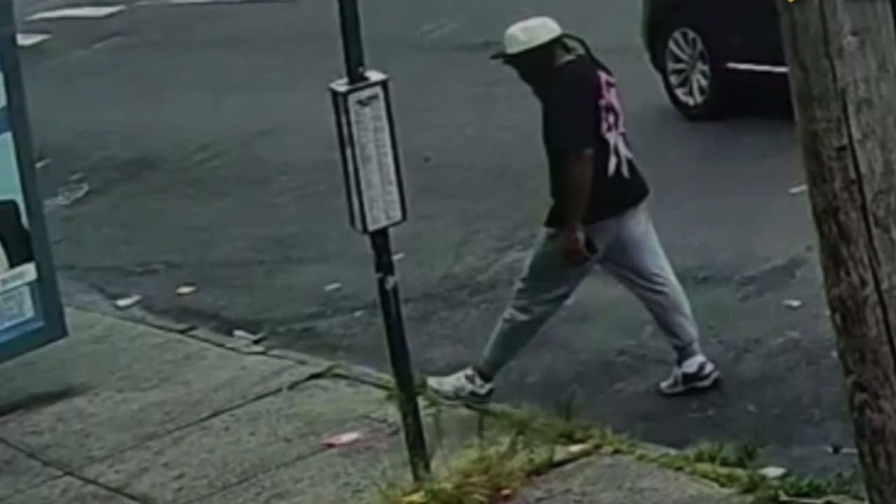 ¿Lo reconoces? Buscan a sospechoso de golpear a un anciano que esperaba el autobús en El Bronx