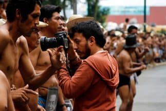 Rubén Espinosa durante una marcha que cubría como fotoperiodista. Fotografía cedida por Cuartoscuro.