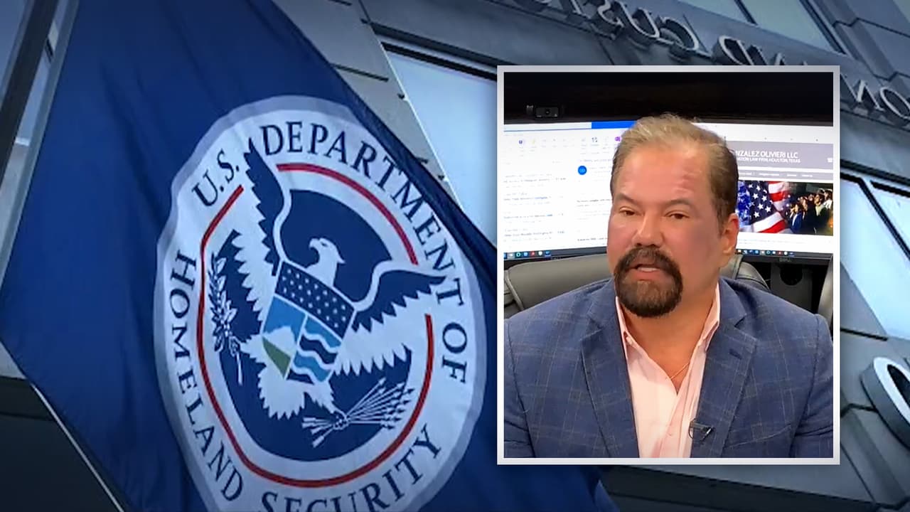 Si una persona es deportada puede enfrentar también serias 
<a href="https://www.univision.com/local/houston-kxln/causas-deportacion-estados-unidos-inmigracion?24324" target="_blank">consecuencias legales</a> como castigos impuestos por el gobierno federal, de acuerdo con el abogado de inmigración, Raed González.