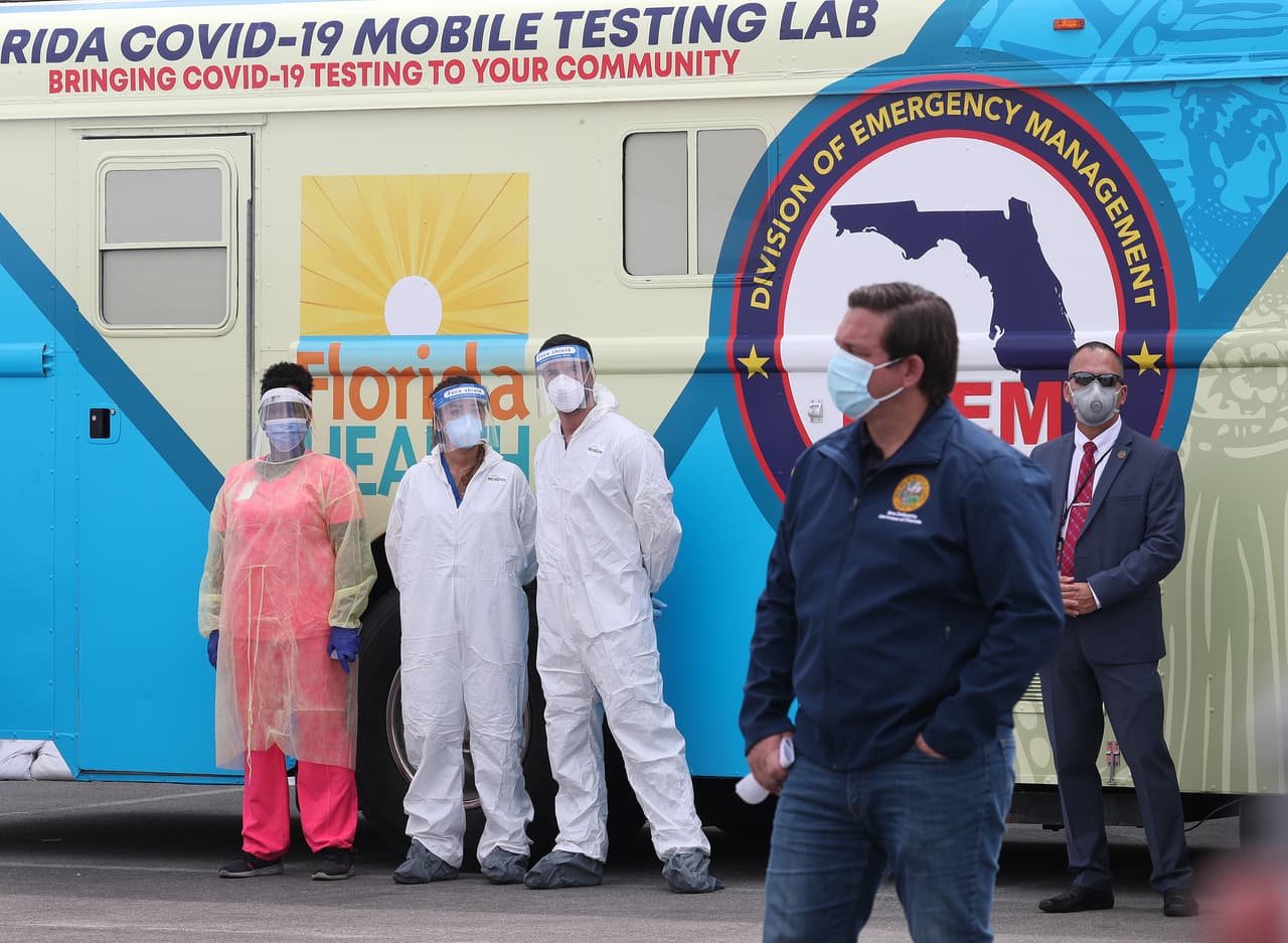 “Distribuir la vacuna en un estado grande y diverso es un gran desafío”, dijo DeSantis en un video que publicó en sus redes sociales.