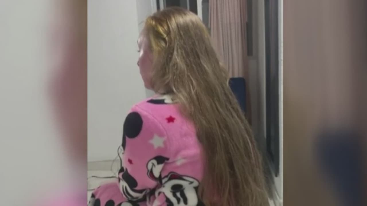 <b>Arrojan ácido en la cara de una joven: al parecer su pareja planeó el ataque</b>
<br>
<br>Derly Lucía Tangarife Tamayo, de 20 años, fue atacada por dos mujeres en una calle de Bogotá, Colombia. Videos de seguridad revelaron que una de las agresoras es la hermana de la pareja de la víctima. Al parecer todo fue planeado por el sujeto, quien habría tenido un ataque de celos.