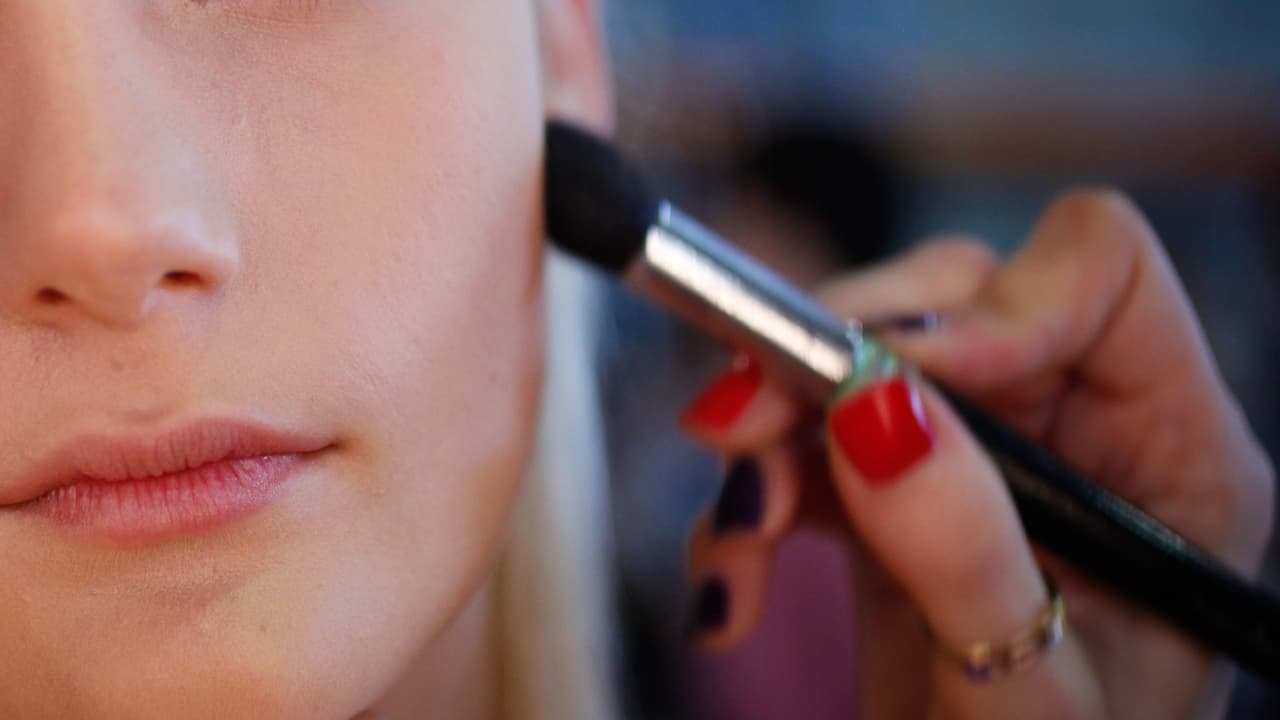 Advierten sobre el uso de productos de belleza no aptos para menores