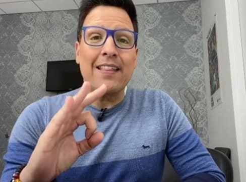 Raúl González también prendió las cámaras en casa, desde la comodidad de su hogar no ha mantenido al tanto de las novedades en el mundo.